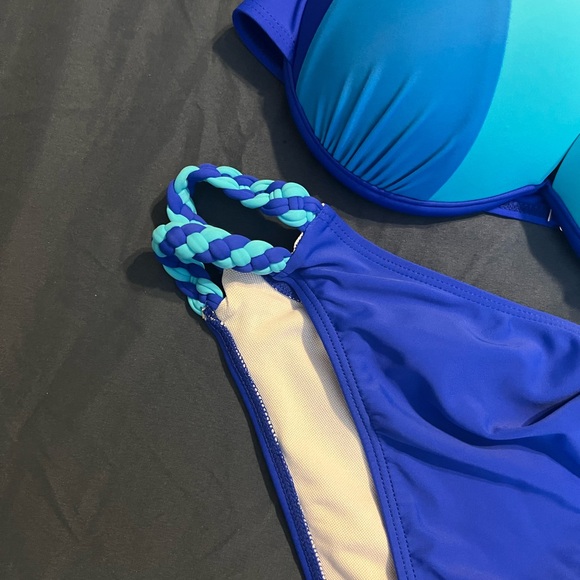 Blue bikini - Picture 3 of 5